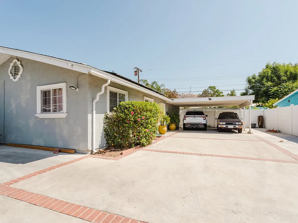 11900 Cometa Ave
