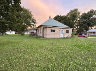 810 W Cedar St, Sutton, NE 68979