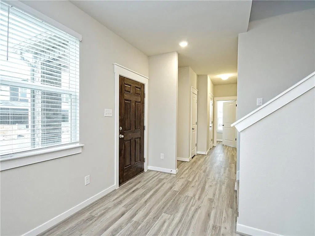 4 bed, 2.5 bath, 2248 sqft, $2,195 — Photo 4