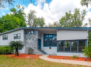 10605 Lake View Rd E, Jacksonville, FL 32225