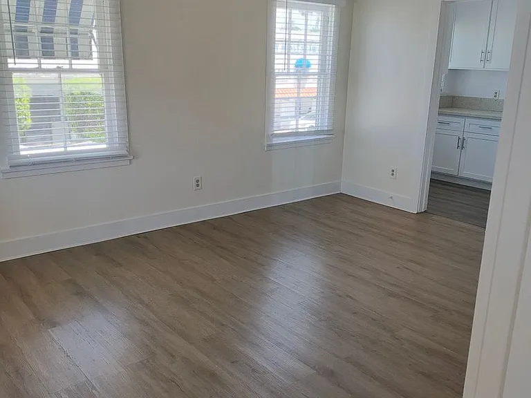 1724 E 4th ST — Photo 8