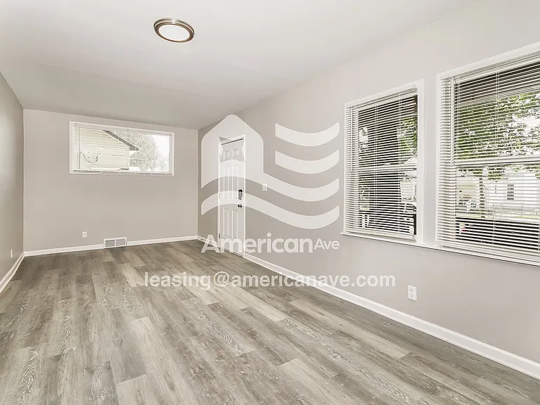 1426654_005_living_room_12848524.jpg