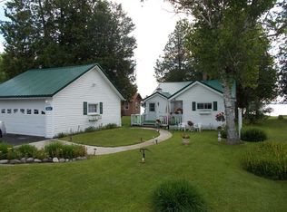 801N E Gulliver Lake Rd, Gulliver, MI 49840