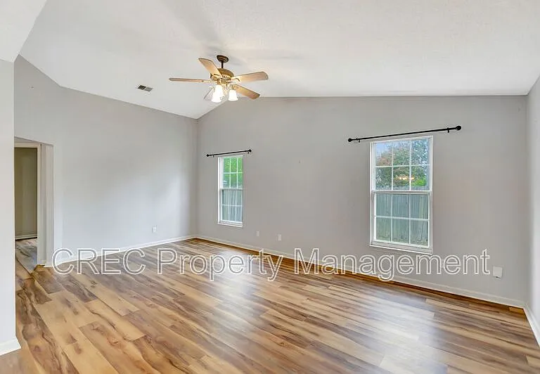 207 Lynton Ct — Photo 4