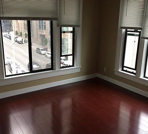 4th image of 696 Sacramento St