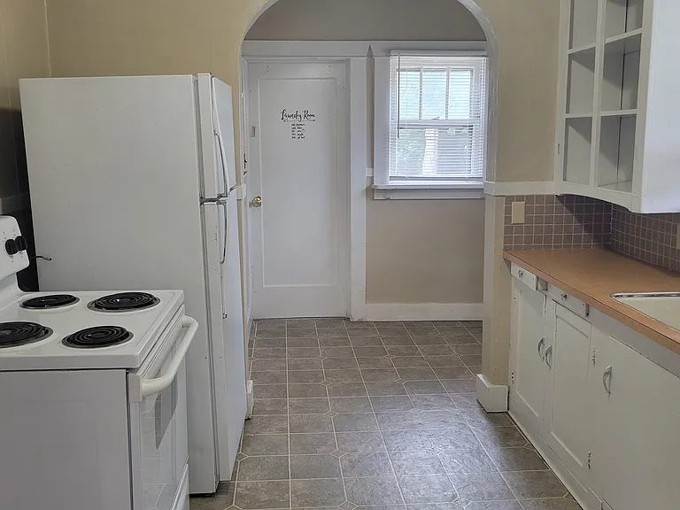 117 Davis Ave — Photo 3