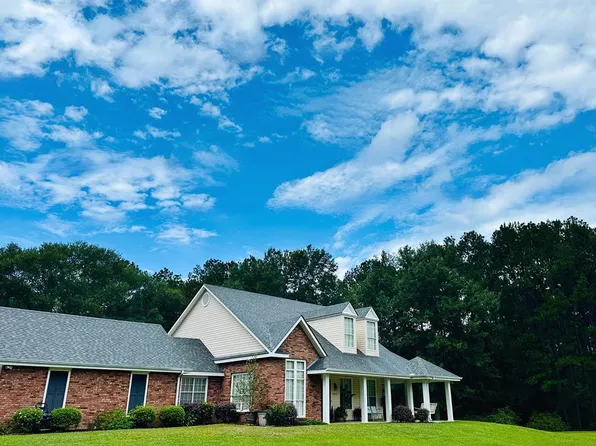 1042 Northwood Dr, Summit, MS 39666