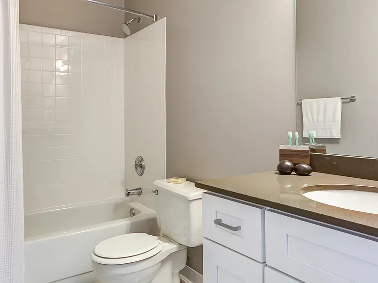 2555-60 N Clark St #4-1504 — Photo 22