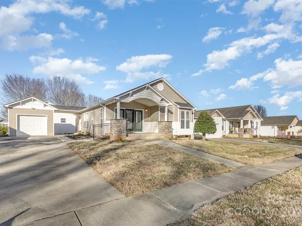 1720 Dewberry Pl, Salisbury, NC 28146