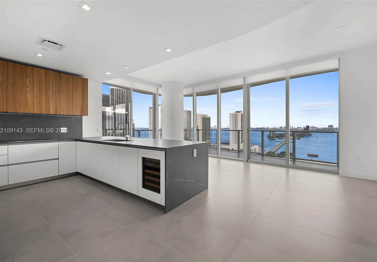 Casa Bella Residences — Photo 1