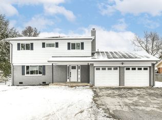 7748 Hillcrest Dr, Mooresville, IN 46158