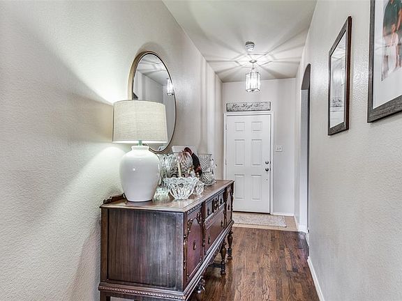 4th image of 1905 Pecan Grove Dr