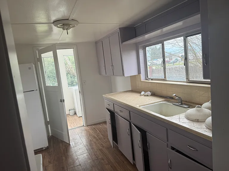 20734 Walnut St — Photo 10