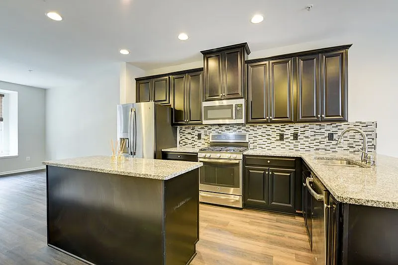 3 bed, 1748 sqft, $2,999 — Photo 3