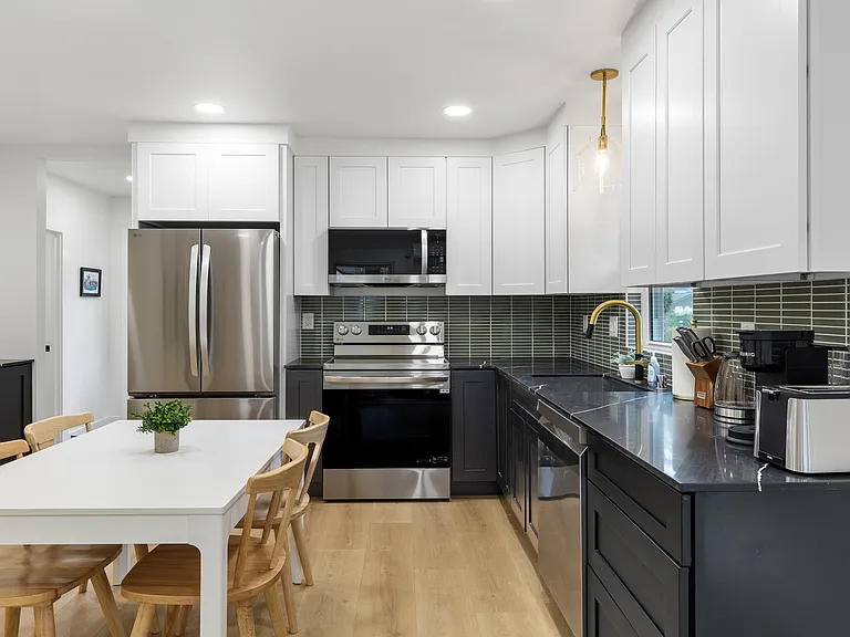 Full Kitchen & Dining
