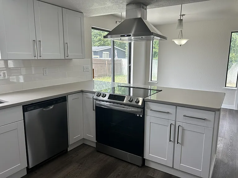 1208 S 43rd Ave — Photo 1