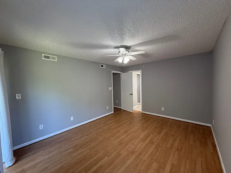 1312 Twin Springs Ct — Photo 7