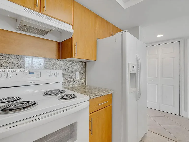 1690 SW 27th Ave #805 — Photo 8