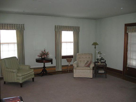 5th image of 48 Parkwood Dr