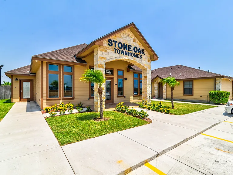 Stone Oak Townhomes — Photo 12