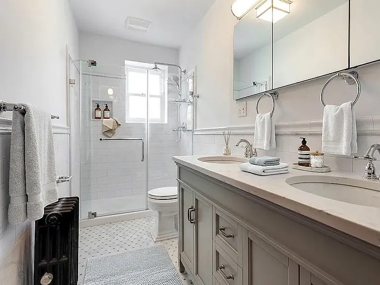 507 3rd St #2 — Photo 3