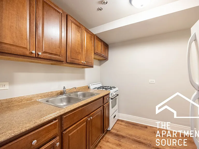 5736 N Winthrop Ave #1 — Photo 5