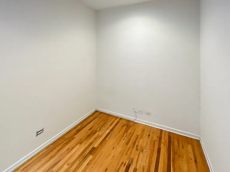 2450 1/2 N Southport Ave #301 — Photo 10