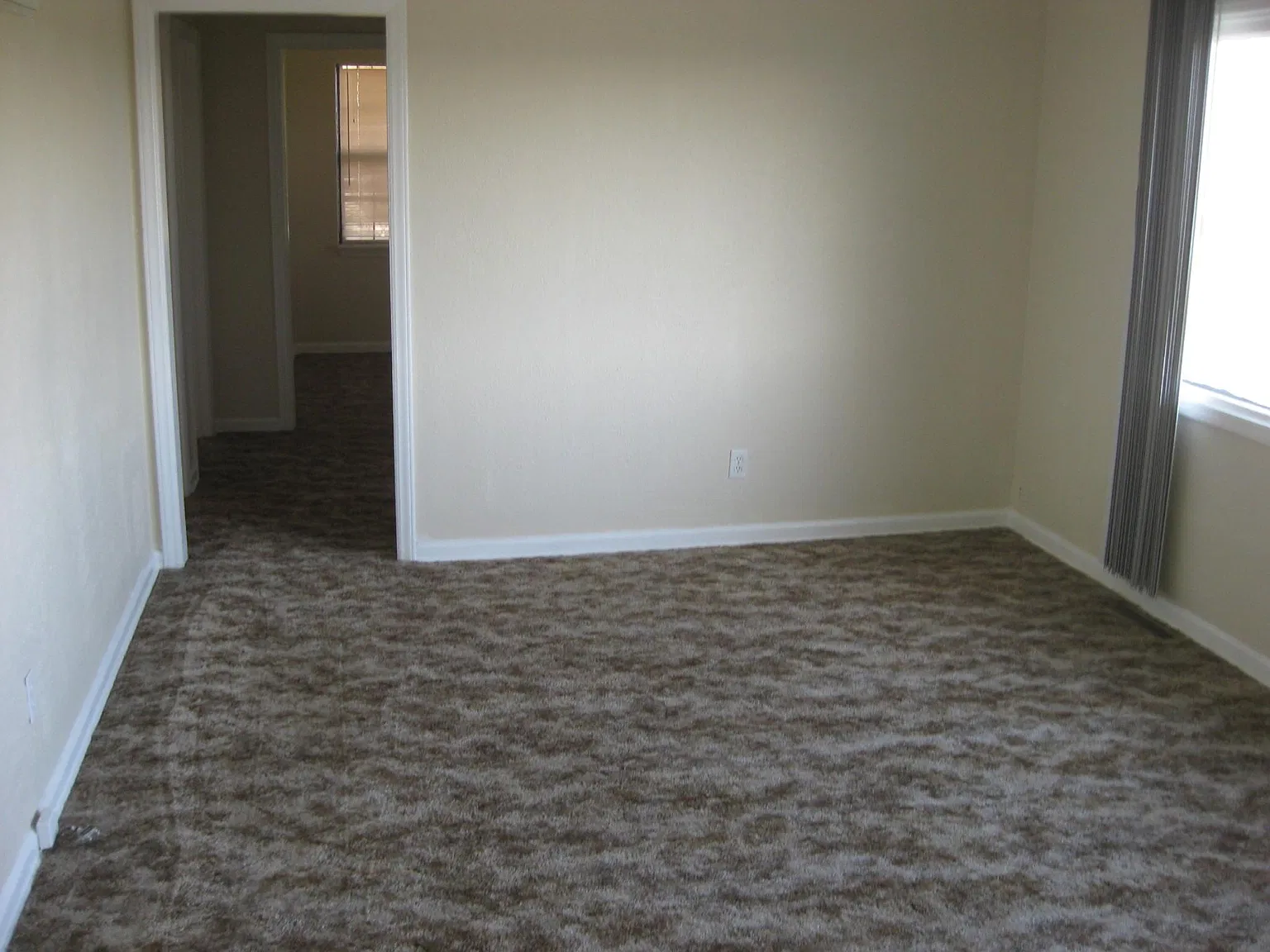 3 bed, 974 sqft, $1,275 — Photo 3