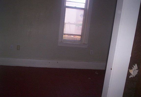 2nd image of 121 W Pearl St