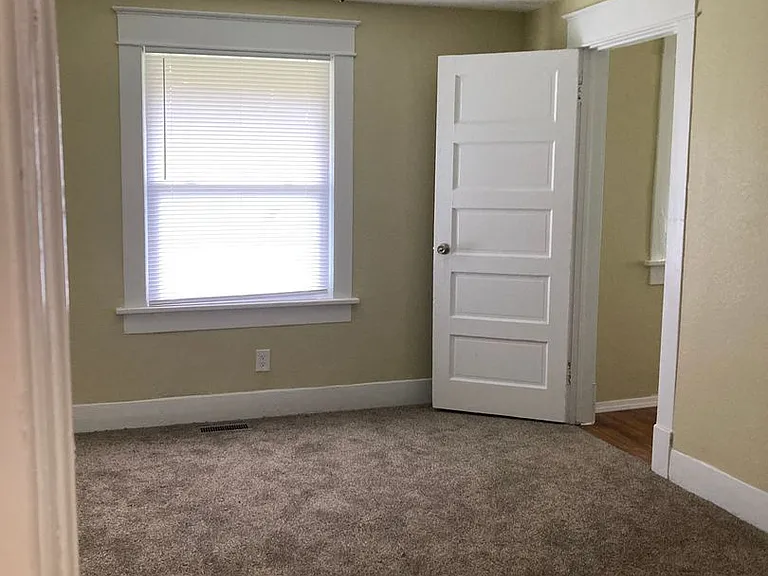 1003 W Main St — Photo 14