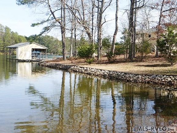 4th image of 196 Country Club Dr