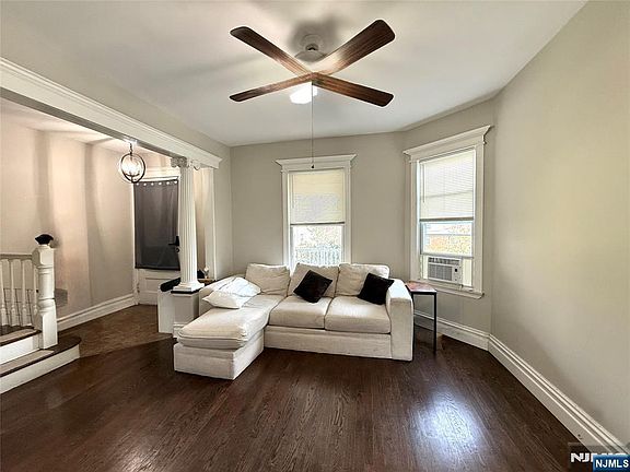 5th image of 162 Sylvan St