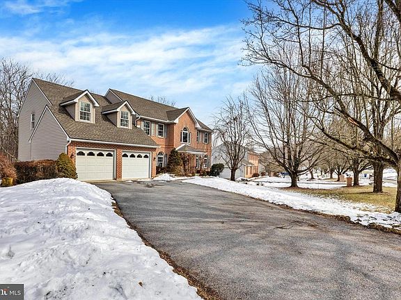 2nd image of 1018 Hartman Rd