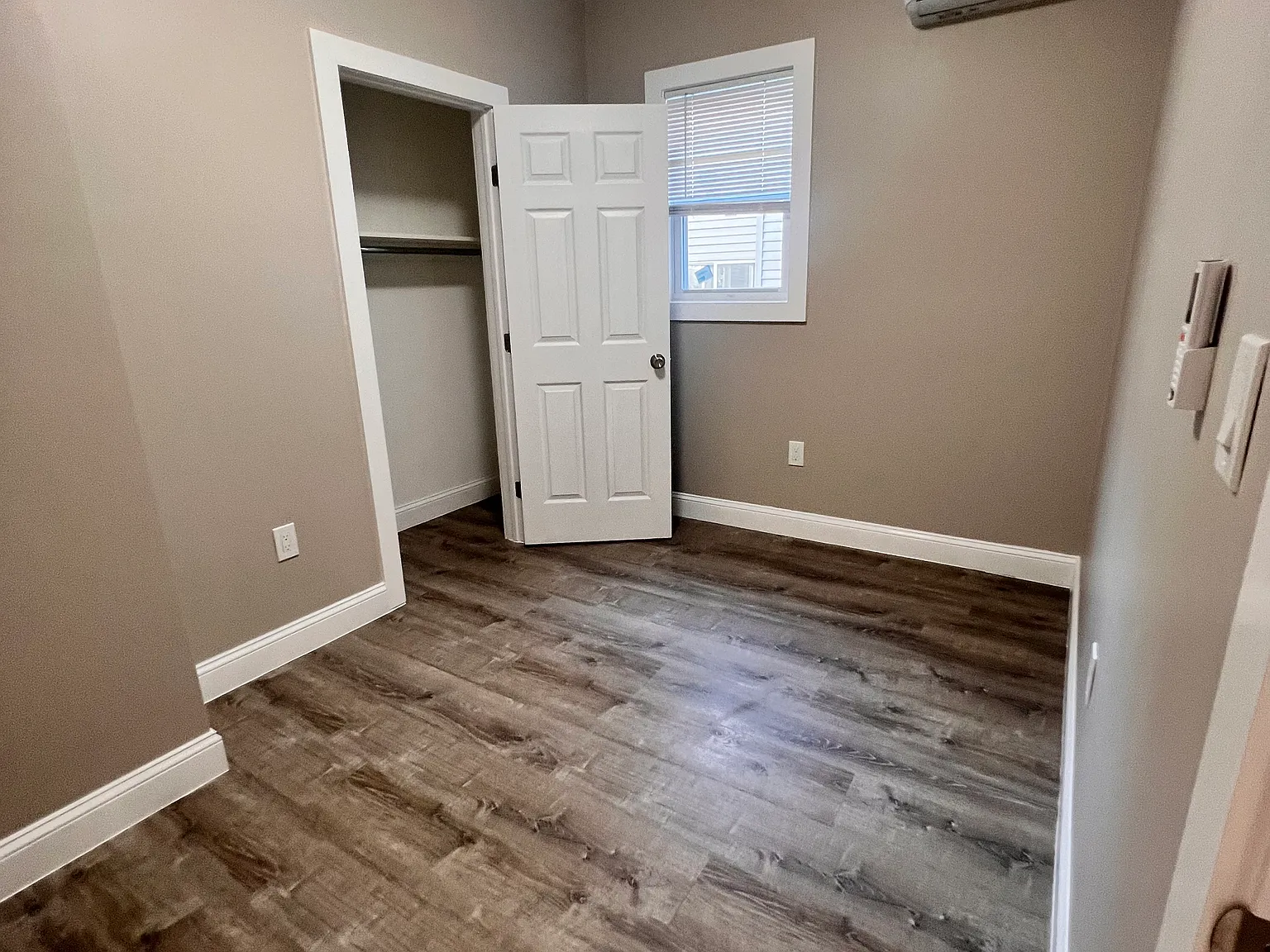 3 bed, 1000 sqft, $3,300 — Photo 4