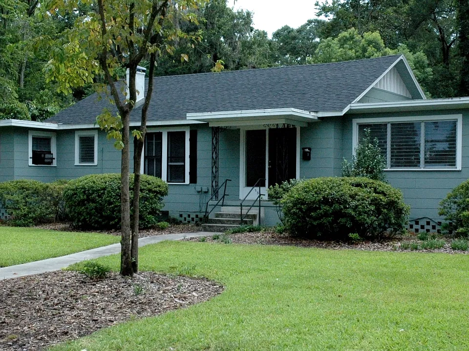 739 NW 20th St