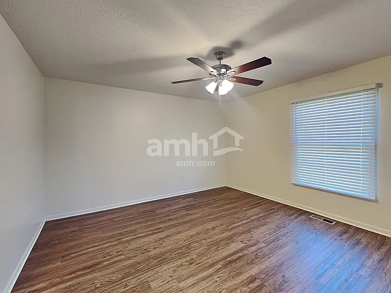 7888 Edgewater Dr — Photo 8