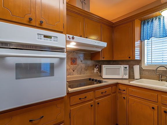 4th image of 3413 Tanglewood Dr