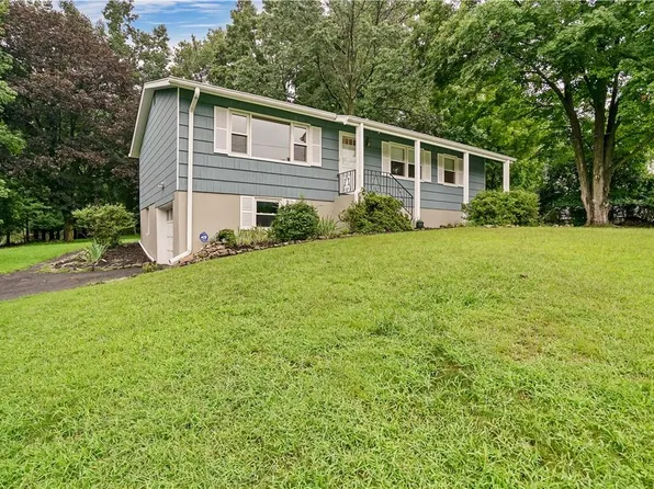 16 Heather Drive, Airmont, NY 10901