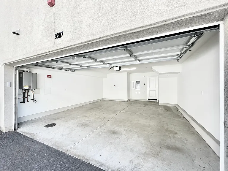 9319 E Heaney Cir — Photo 33