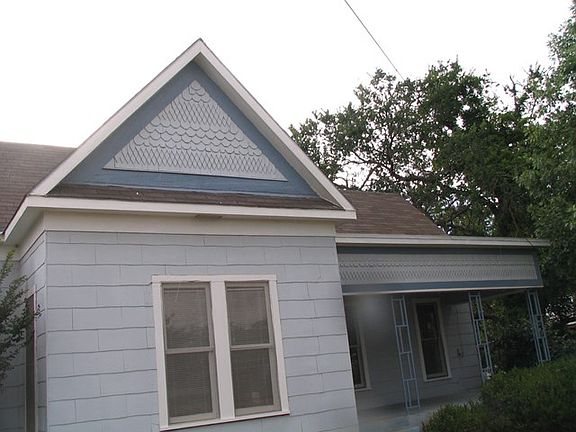 4th image of 742 N Avenue F