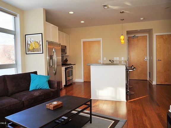 2nd image of 845 N High St #314