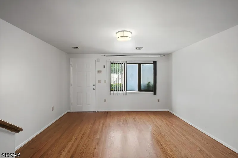 2 bed, 1.5 bath, 1200 sqft, $2,300 — Photo 3