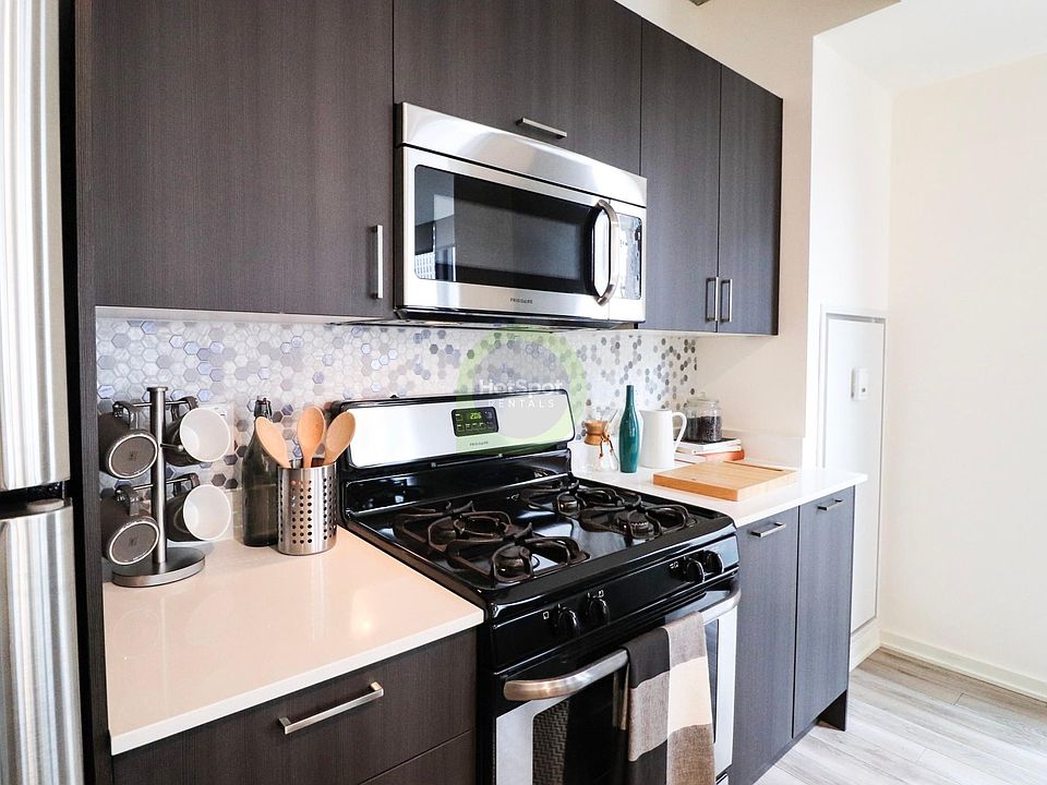 1st image of 899 S Plymouth Ct APT 1204