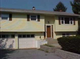 5 Cresthill Ln, Hyde Park, NY 12603