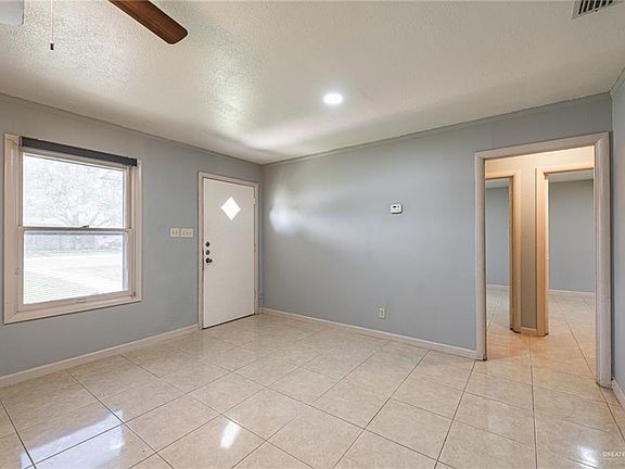 4th image of 105 W Davis St