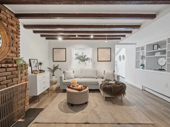 261 West 71st Street image 2 of 14