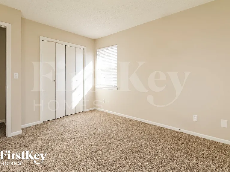 1601 NE Auburn Dr — Photo 10
