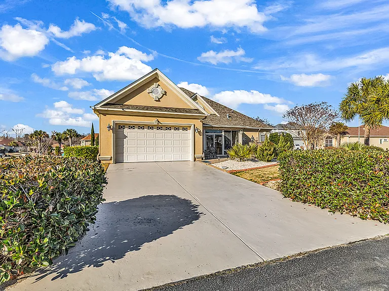 801 Bluffview Dr — Photo 2