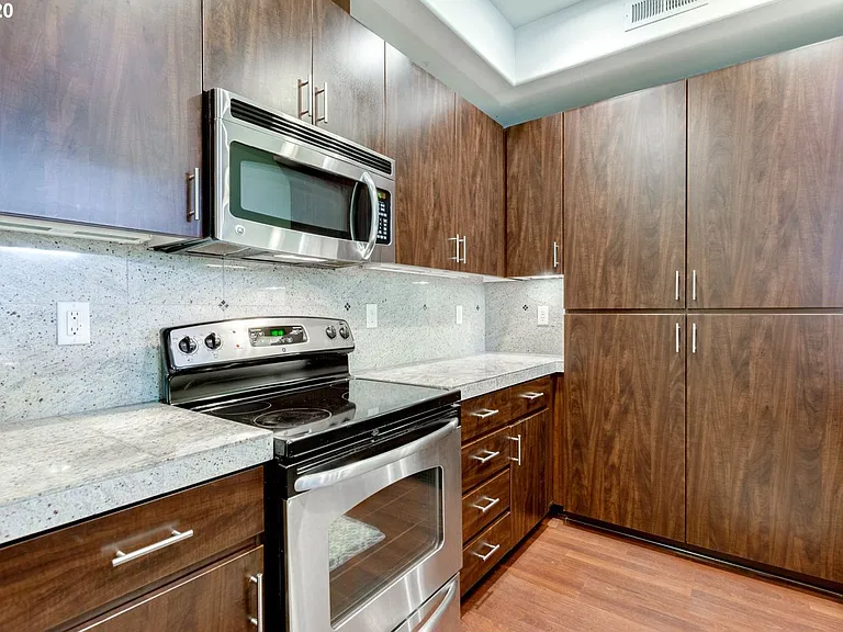 2232 NE Redelfs Way — Photo 6