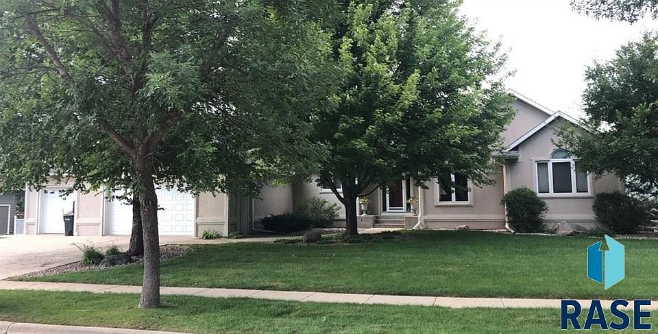 1st image of 200 S Hazeltine Ln